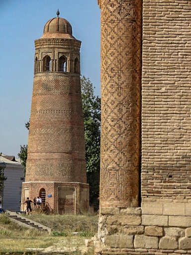 Uzgen minaret